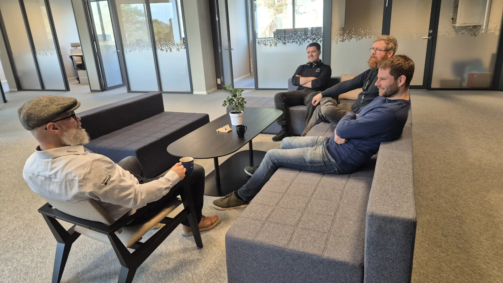 Vi har flyttet inn i nye lokaler i Mandal